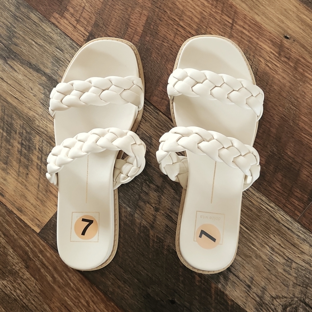 Dolce vita chunky strap sandals. Cream colored, Size 7